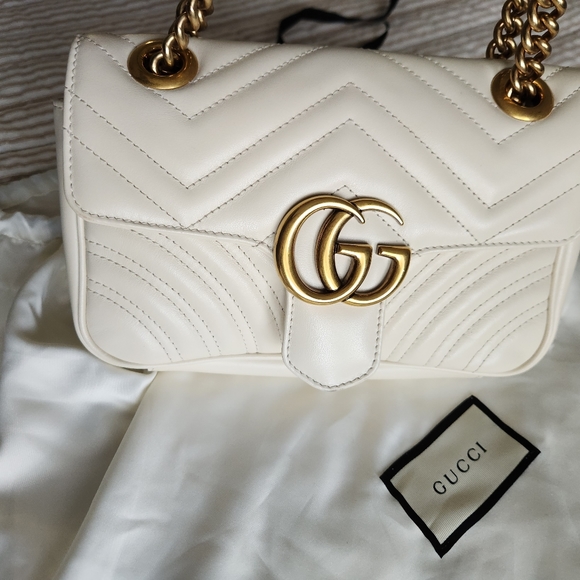 Authentic Gucci GG Marmont Mini Matelasse Leather Shoulder Bag - Picture 10 of 13